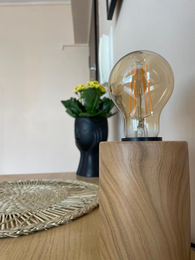 Cozy Apartment In Heart Athens Near Metro Fix 100M Atenas Exterior foto