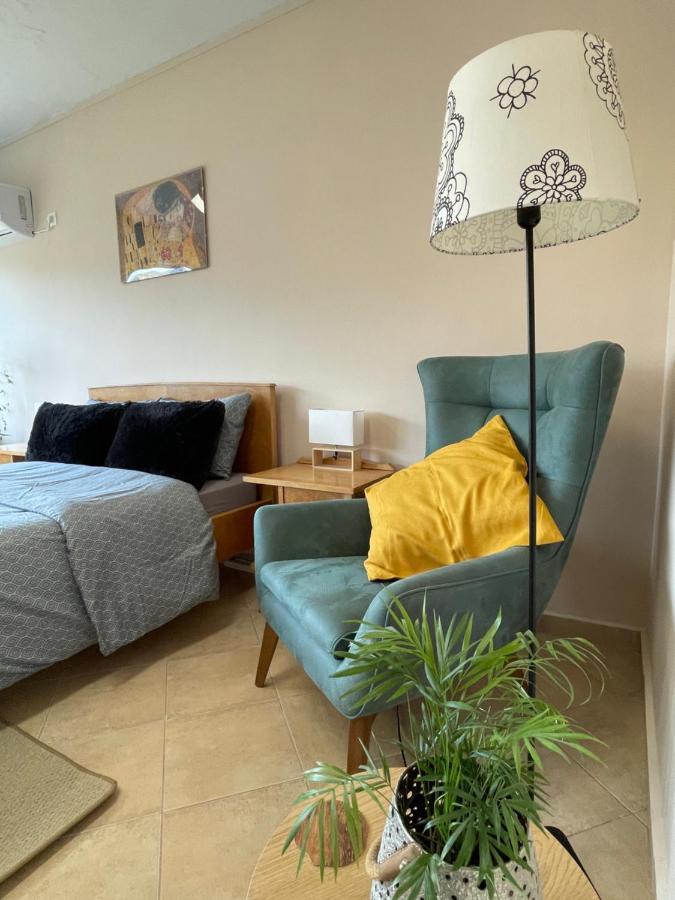 Cozy Apartment In Heart Athens Near Metro Fix 100M Atenas Exterior foto